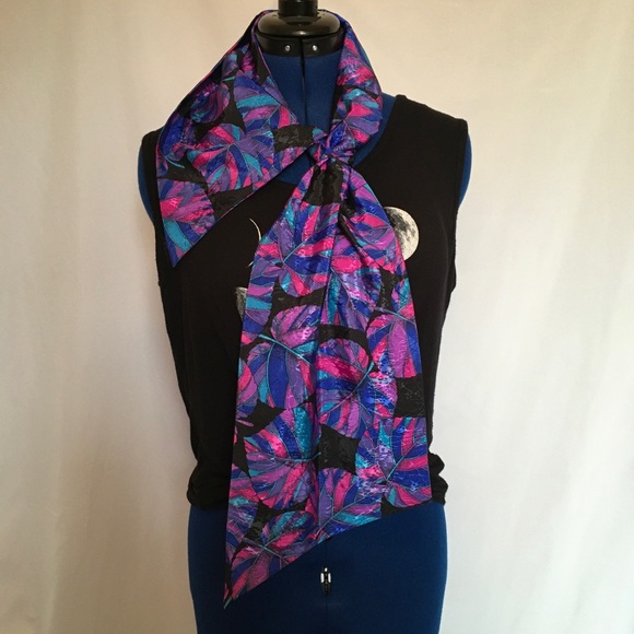 TWO Vintage Silky 80’s Scarves - Picture 10 of 16